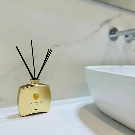 Luxury With Private Rooftop & Jacuzzi Апартаменты *