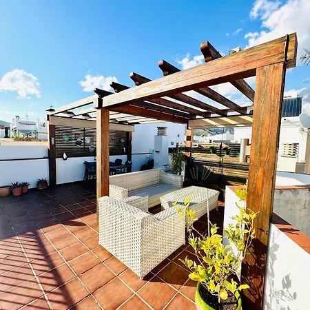 Luxury With Private Rooftop & Jacuzzi Appartamento