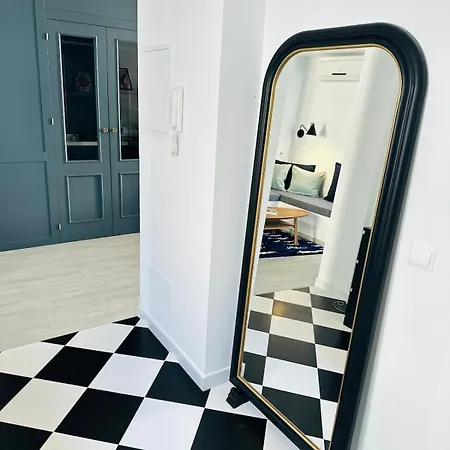 Luxury With Private Rooftop & Jacuzzi Appartamento *