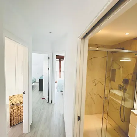 Luxury With Private Rooftop & Jacuzzi