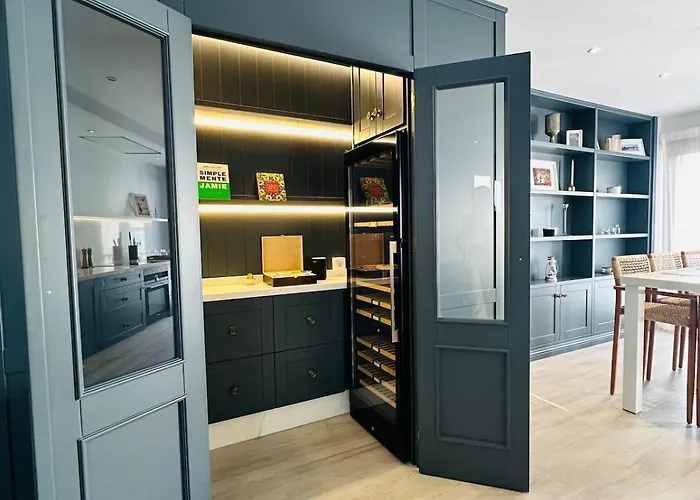 Luxury With Private Rooftop & Jacuzzi Нерха