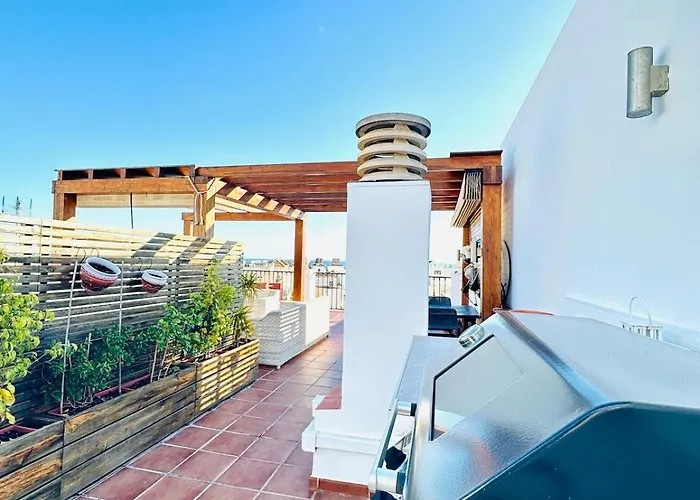 Luxury With Private Rooftop & Jacuzzi