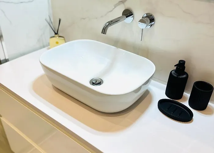 Апартаменты Luxury With Private Rooftop & Jacuzzi *