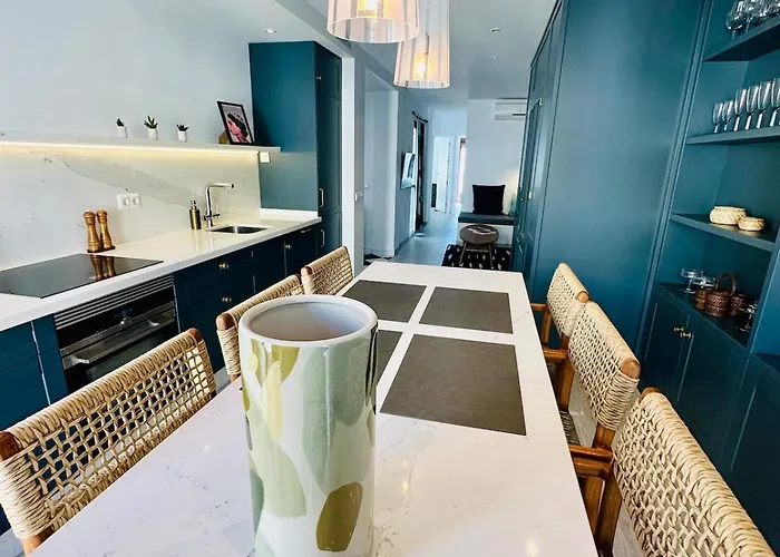 Luxury With Private Rooftop & Jacuzzi