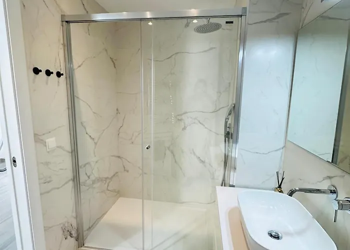 Luxury With Private Rooftop & Jacuzzi * Нерха