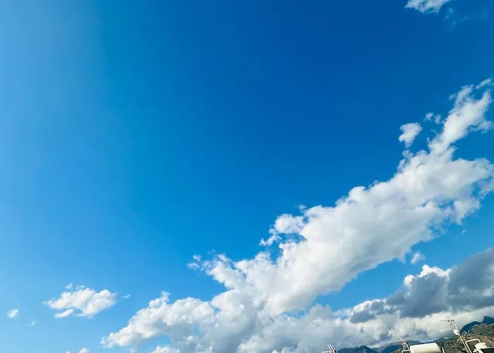 Апартаменты Luxury With Private Rooftop & Jacuzzi Нерха