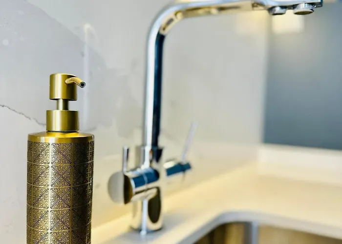 Luxury With Private Rooftop & Jacuzzi Апартаменты