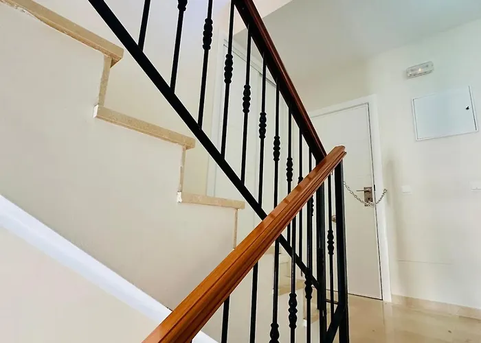 Luxury With Private Rooftop & Jacuzzi Апартаменты