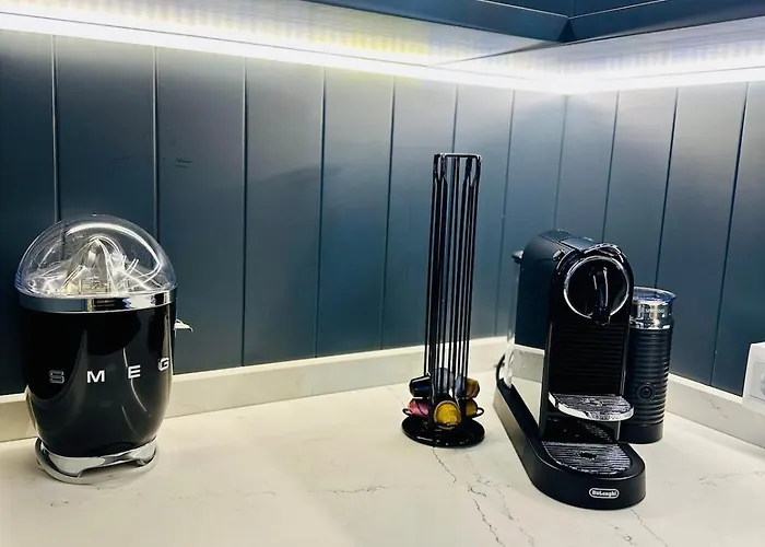 Апартаменты Luxury With Private Rooftop & Jacuzzi Нерха