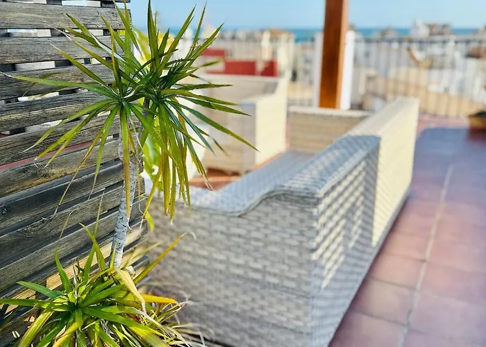 Luxury With Private Rooftop & Jacuzzi Нерха