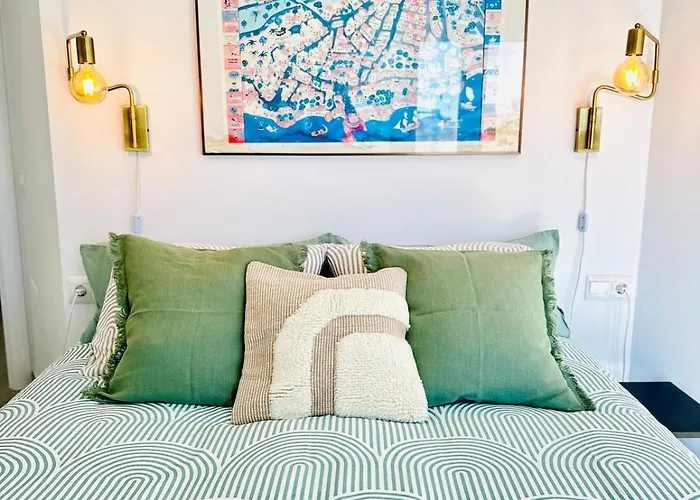 Апартаменты Luxury With Private Rooftop & Jacuzzi *