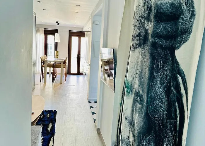 Luxury With Private Rooftop & Jacuzzi Апартаменты *