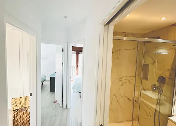 Luxury With Private Rooftop & Jacuzzi